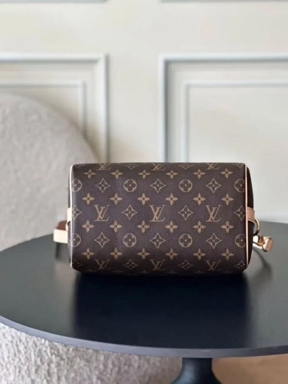 Classic Louis Vuitton Bag: A Stylish and Versatile Choice for Elegance